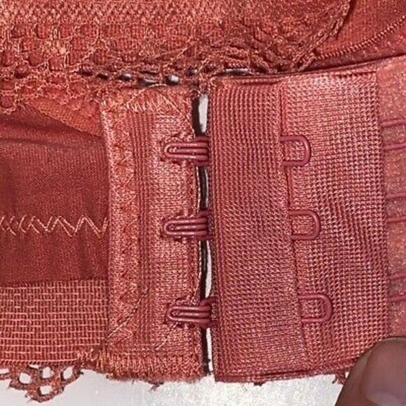 Lucky Brand Women's Pink Wireless Lace Trim Plunge Bra Size 38C - Picture 10 of 11